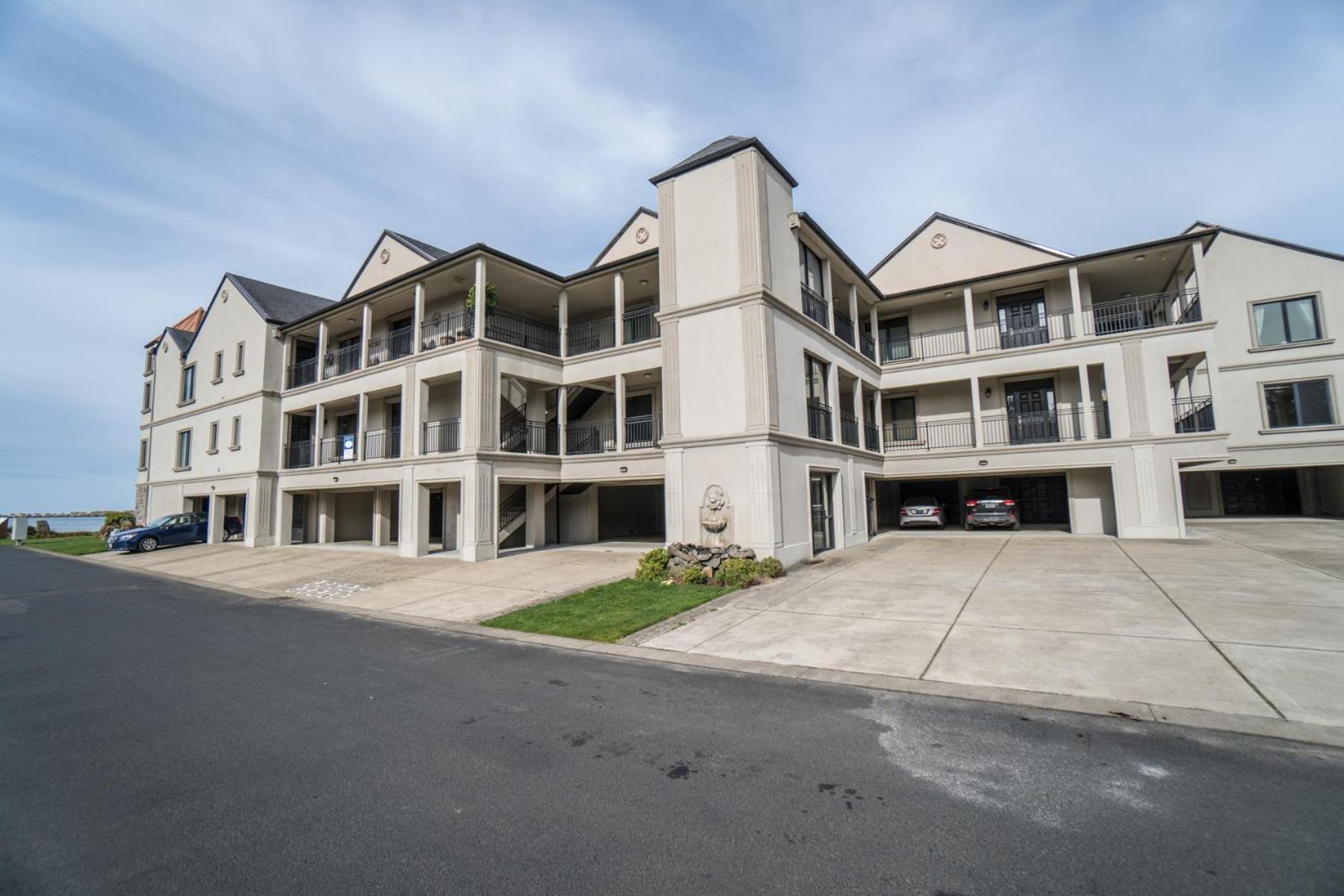 Windward At The Regatta Apartment